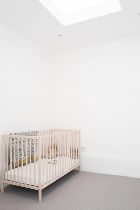 Spacious Georgian Pad - Free Parking - Walk To Bathアパートメント エクステリア 写真