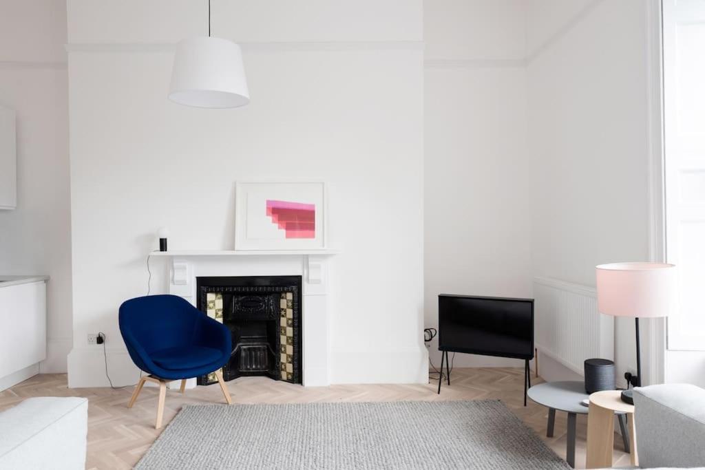 Spacious Georgian Pad - Free Parking - Walk To Bathアパートメント エクステリア 写真