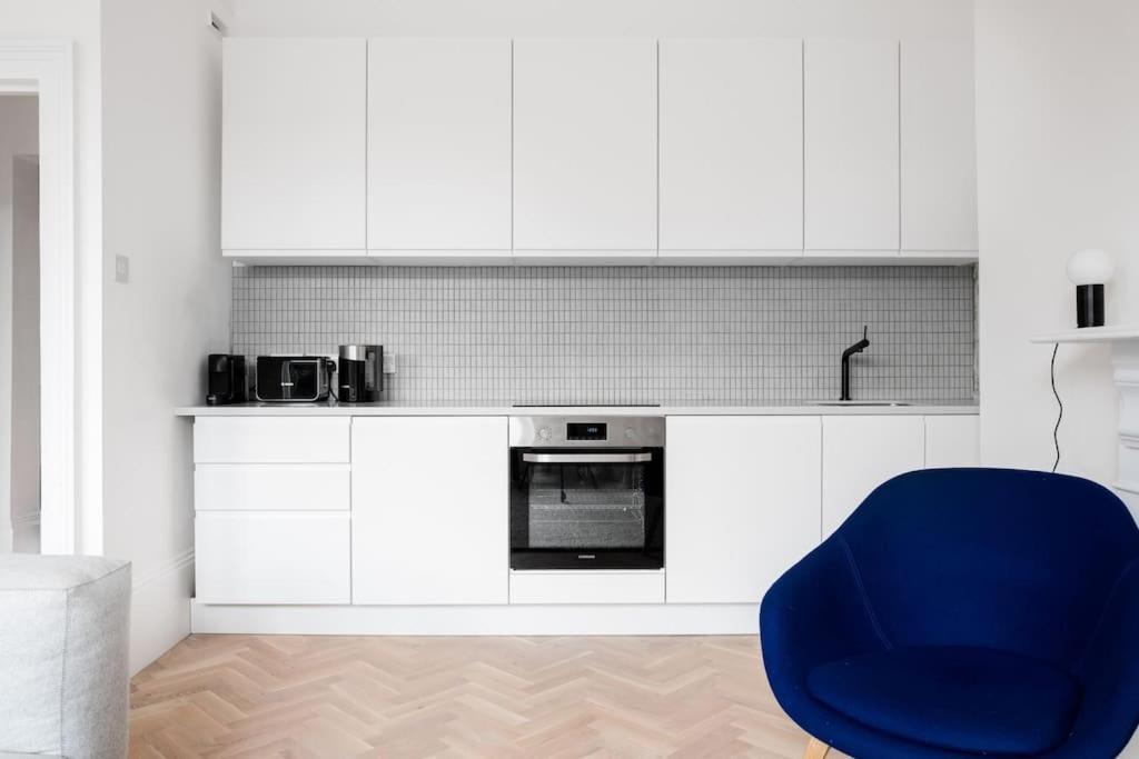 Spacious Georgian Pad - Free Parking - Walk To Bathアパートメント エクステリア 写真