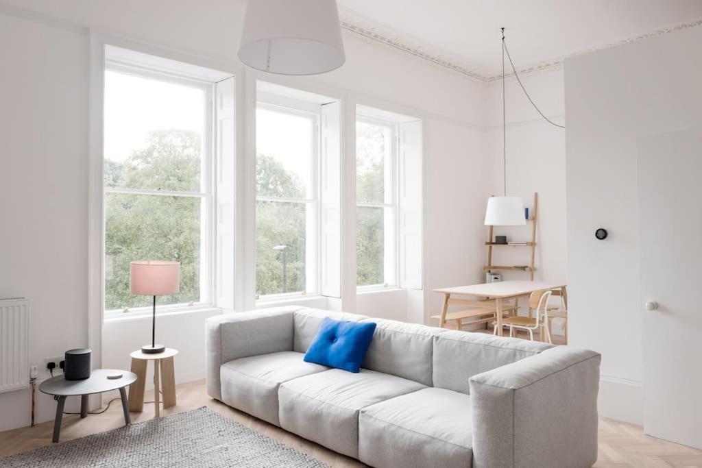 Spacious Georgian Pad - Free Parking - Walk To Bathアパートメント エクステリア 写真