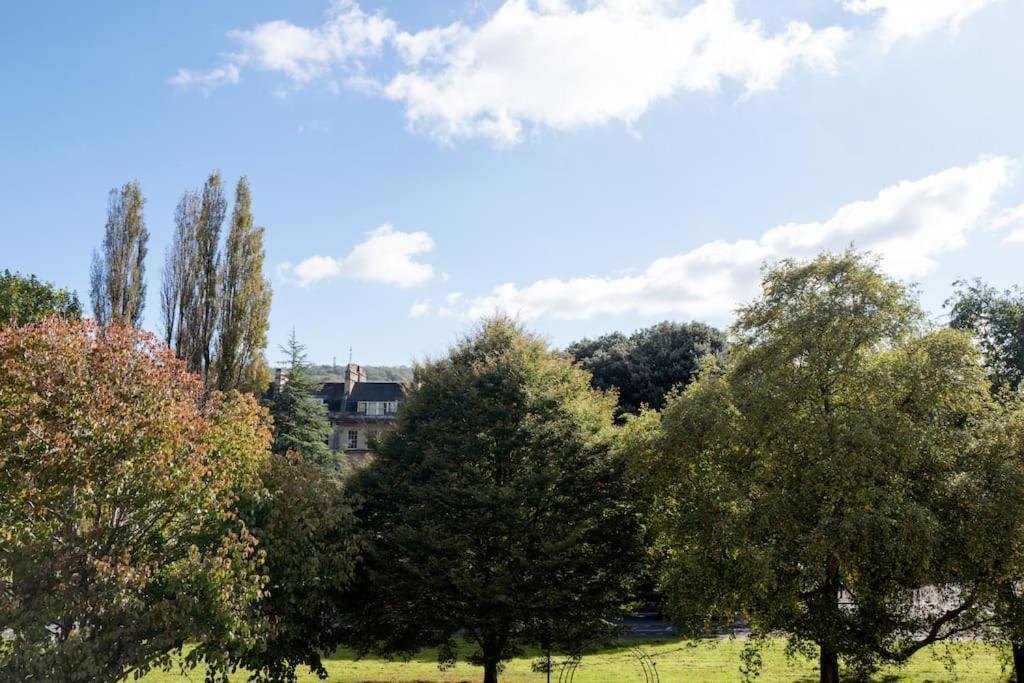 Spacious Georgian Pad - Free Parking - Walk To Bathアパートメント エクステリア 写真